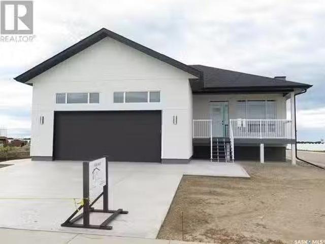 832 Weir Crescent, Warman, SK, S0K 0A1 house for sale Listi.