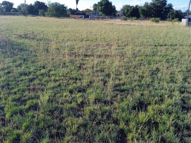 833 m² Land available in Riebeeckstad
