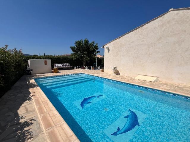 83490 LE MUY MAISON de PLAIN PIED ENTIEREMENT MEUBLEE avec