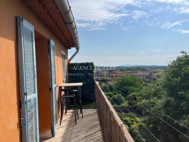 83490 LE MUY SUPERBE LOFT AU DERNIER ETAGE avec VUE DEGAGEE