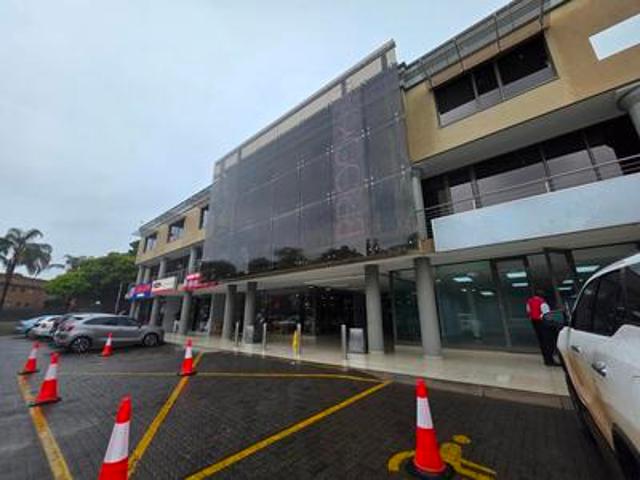 834.60m2 office to let in brookfield.