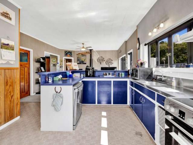 834R Pembroke Road, Stratford