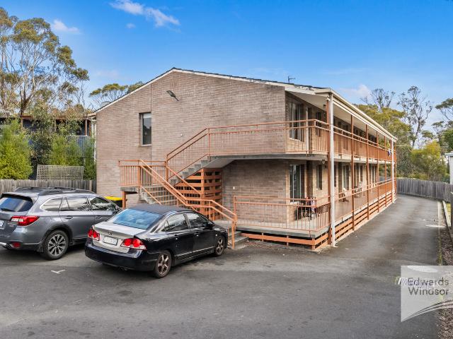 8/35 37 Olinda Grove Mount Nelson 7007 Australia Edwards Windsor