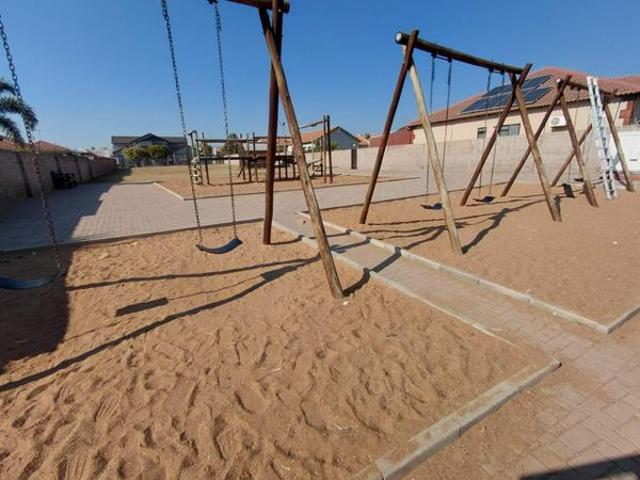 835 m² Land available in Bendor
