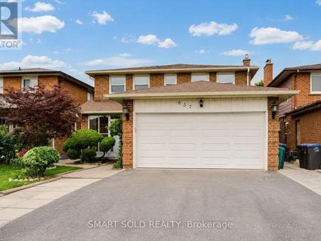 837 Queensbridge Drive, Mississauga, ON, L5C 3K3 house for sale | Listing ID W13569 | Royal LePage