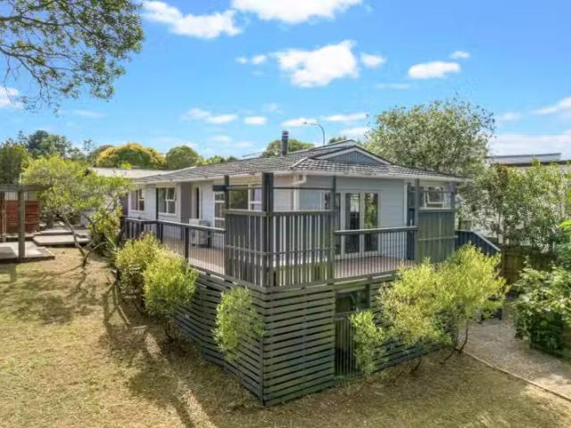 87 Oreil Avenue, West Harbour, Waitakere City