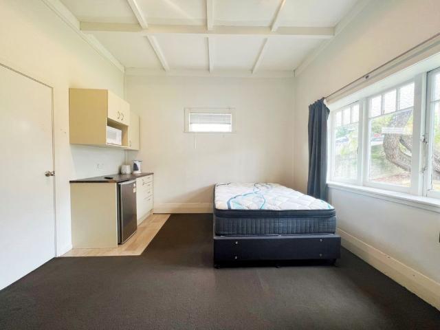 87B Lake Road, Hamilton