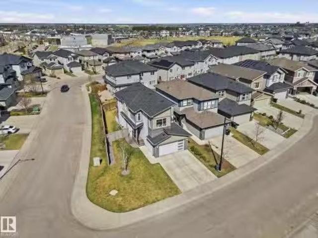 8420 Cushing Court, Edmonton, AB, T6W 3L3 house for sale Li.
