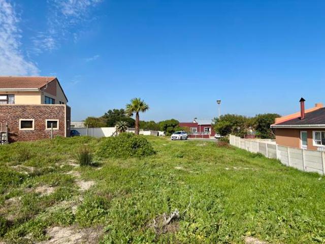 843 m² Land available in Hawston