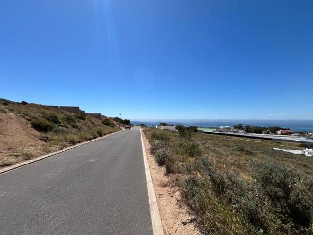 843 m² Land available in St Helena Views
