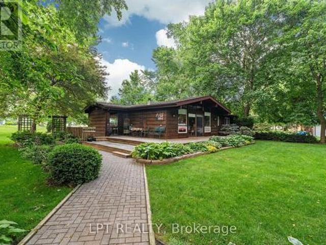 8452 Defore Drive, Lambton Shores Grand Bend, ON, N0M 1T0 house for sale | Listing ID X13564 | Royal LePage