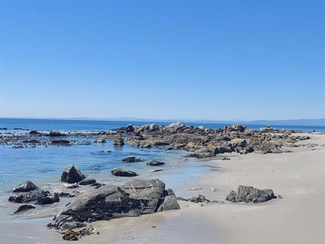 845 m² Land available in St Helena Views