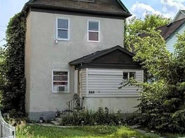 846 Selkirk Avenue Winnipeg, Manitoba