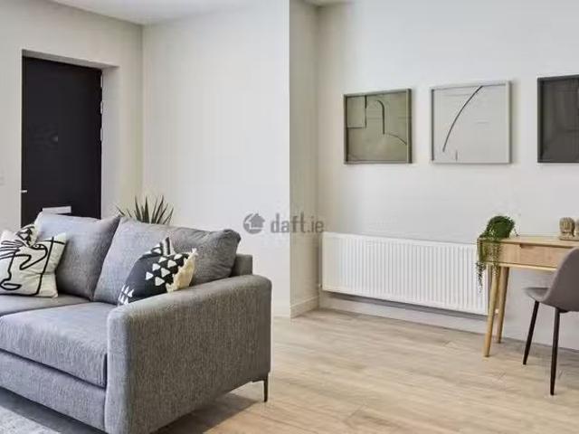 84 The Crescent, Two Oaks, Knocklyon, Dublin 16 is for rent