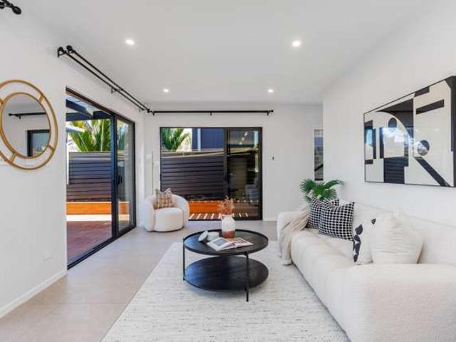 84 Francis Street, Hauraki, North Shore City