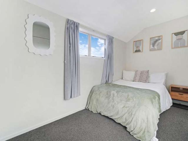 8/4 Keeling Road, 11401, Waitakere City