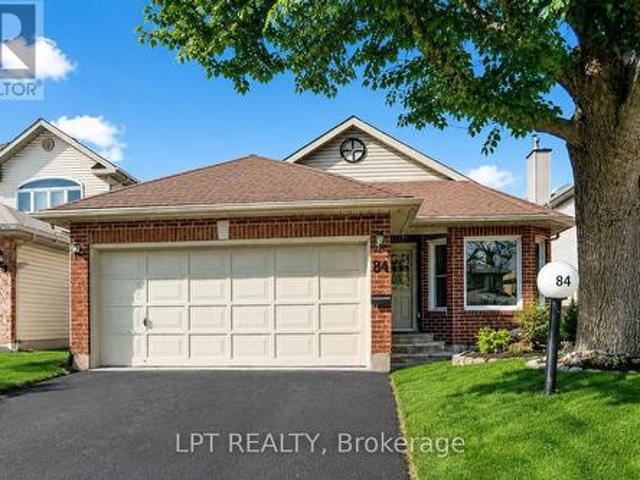 84 Newborough Crescent, Ottawa, ON, K2G 6A9 house for lease | Listing ID X13523 | Royal LePage