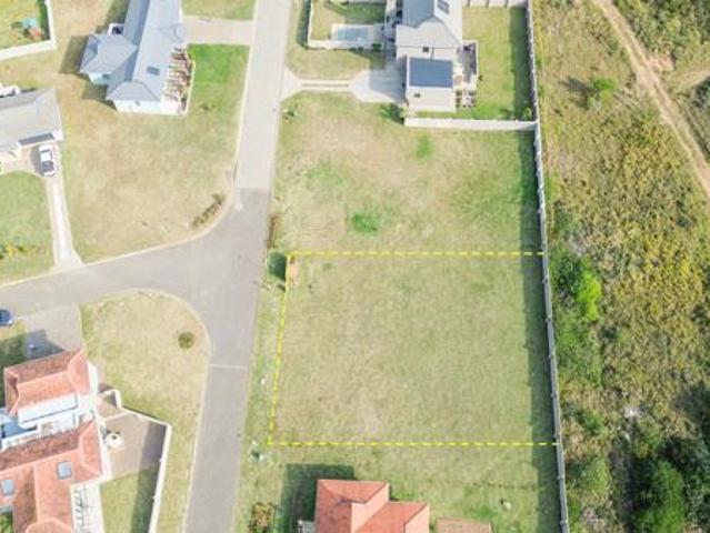 851 m² Land available in Kidds Beach