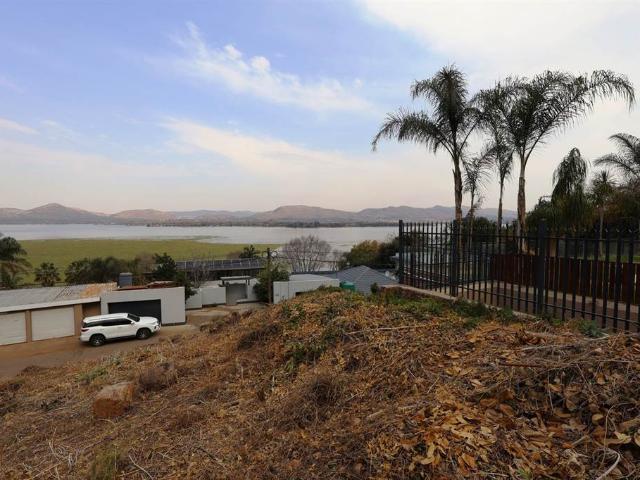 851 m² Land available in Kosmos
