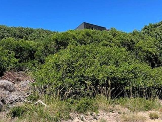 851 m² Land available in Paradise Beach