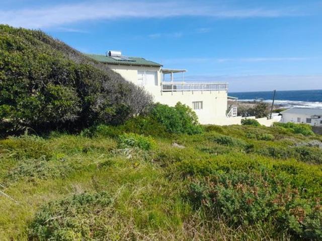 852 m² Land available in Perlemoenbaai