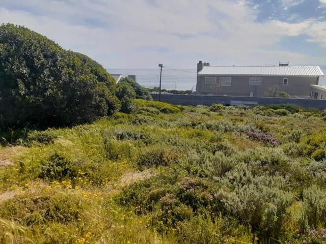 852 m² Land available in Perlemoenbaai