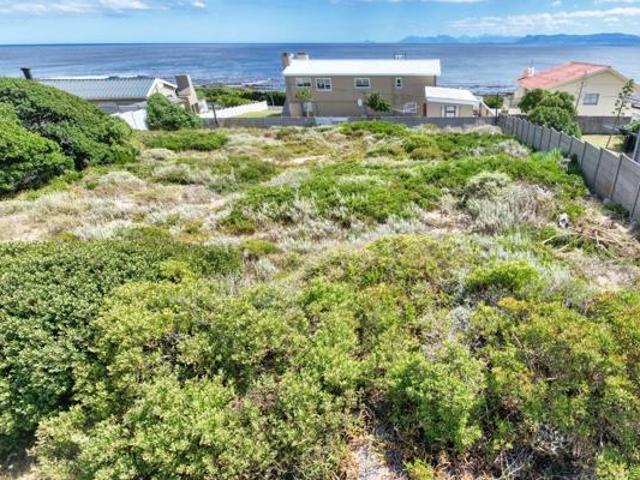852 m² Land available in Perlemoenbaai