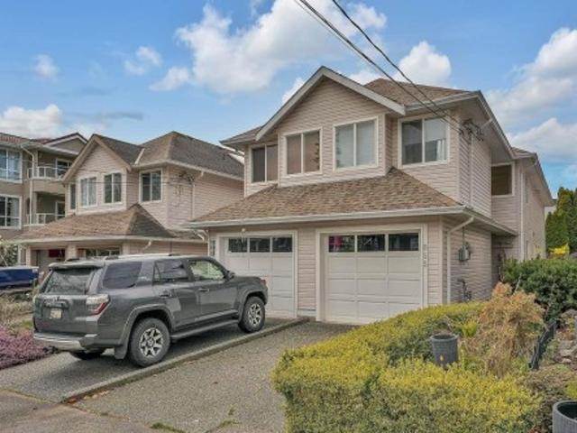 855 Habgood Street, White Rock, BC, V4B 4W4 duplex for sale | Listing ID R3009 | Royal LePage