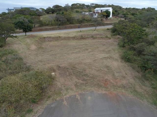 855 m² Land available in Cintsa East