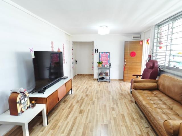 855 Tampines Street 83 HDB Apartment For Sale, $600,000, 3 Bed 2 Bath 904 sqft $664.00 psf