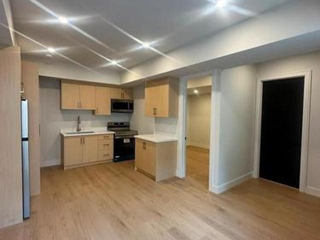 855 Tenth Street, Mississauga, ON, L5E 1S7 house for lease | Listing ID W13410 | Royal LePage