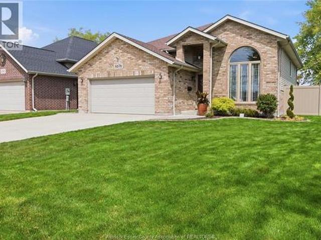 8578 Menard, Windsor, ON, N8S 4V4 house for sale | Listing ID 26012 | Royal LePage