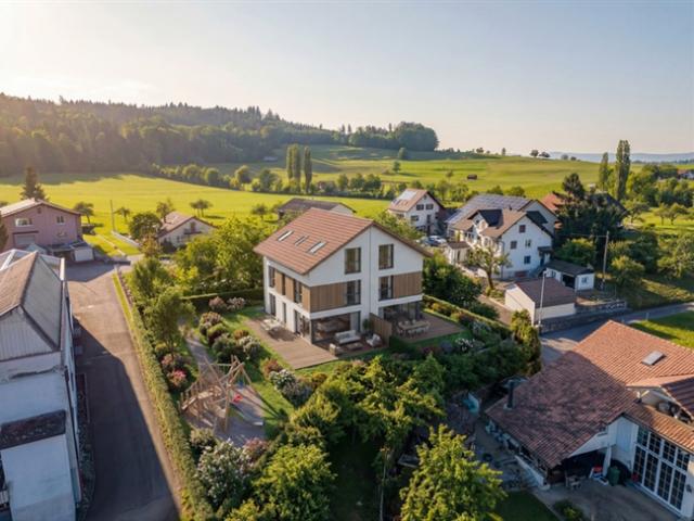 865 M² WOHNBAULAND IN ERHÖHTER LAGE NAHE HALLWILERSEE
