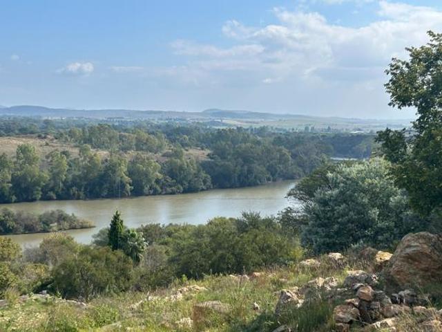 869 m² Land available in Vaaloewer