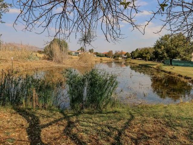 869 m² Land available in Westlake Estate