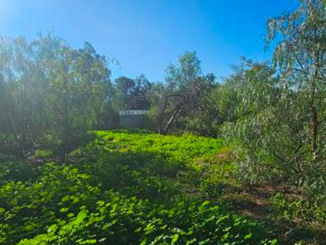 869 m² Land available in Oudtshoorn