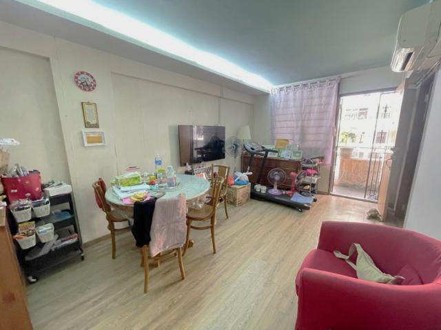86 Commonwealth Close HDB Apartment For Sale, $328,000, 2 Bed 2 Bath 635 sqft $517.00 psf