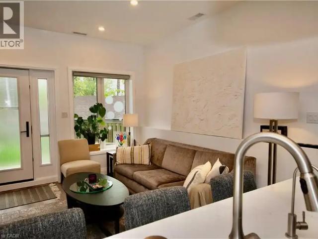 86 HEARTH Crescent
