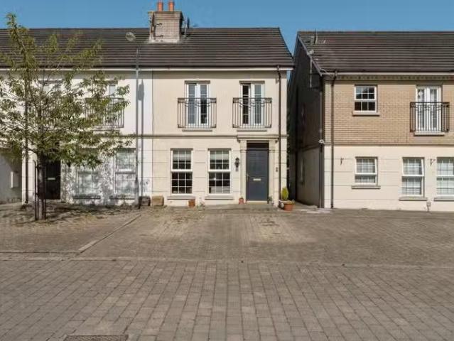 86 Leathem Square
