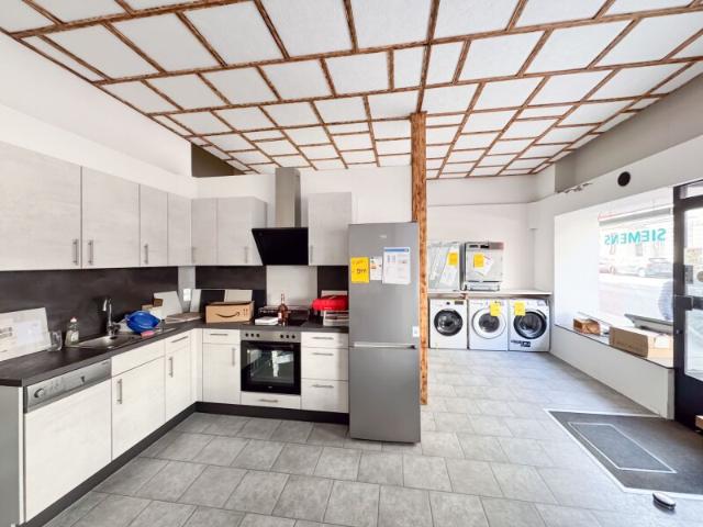 86 m2 für Atelier, Einzelhandel, Studio, Büro etc. im EG zu verkaufen! Zwei StraßenzugängeWattgasse!