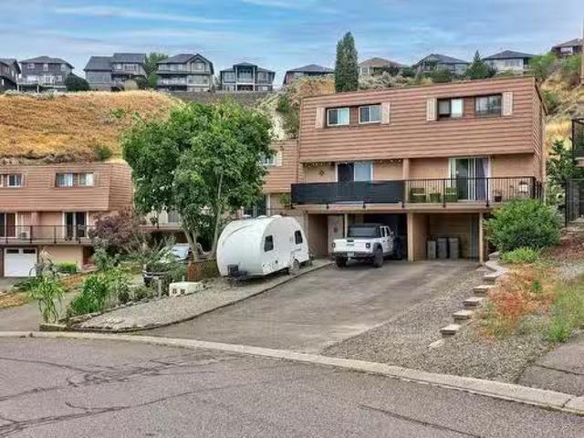 871 Mcqueen Drive, Kamloops, BC, V2B 7X8 townhouse for sale.