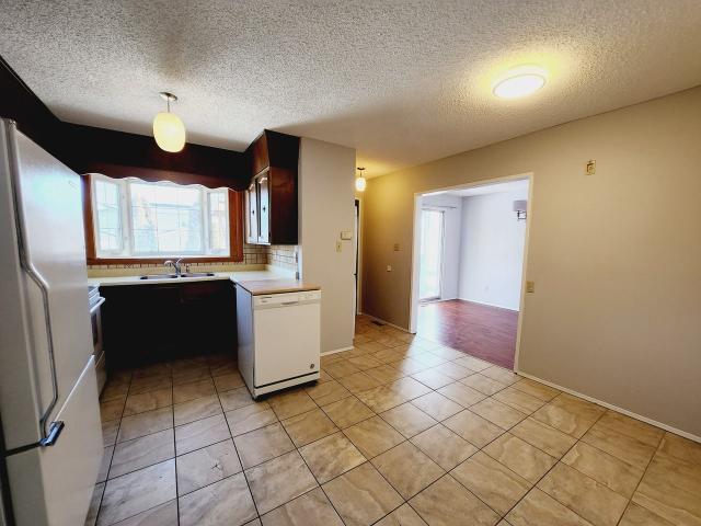 8725 151 Street NW MAIN 3 Bedroom Apartment for Rent at 8725 151 St Nw, Edmonton, AB T5R 1H8 Jasper Park