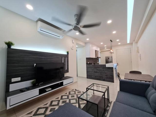 872sf 3 Room Modern ID Renovation Quality Furnishings Pool View