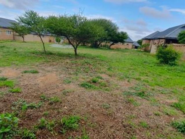 873 m² Land available in Bendor