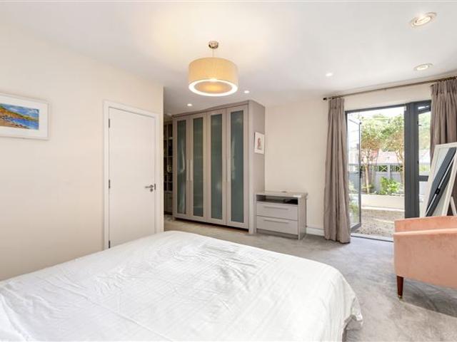 875,000 | 3 Killiney Hill Plaza, Killiney Hill Road, Killiney, Co. Dublin Sherry FitzGerald Dalkey 5011 MyHome. Ie Residential