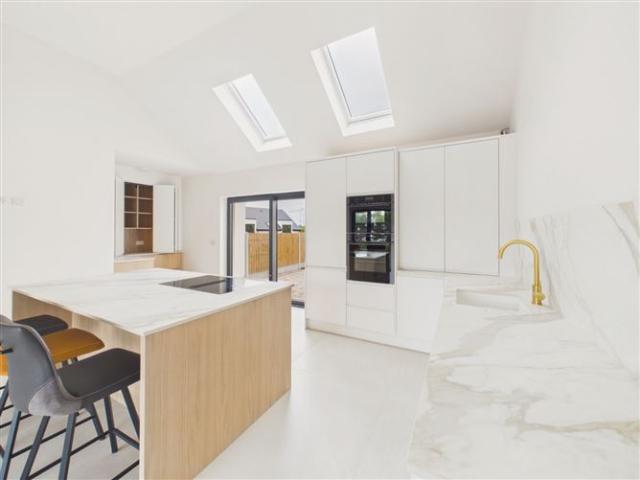 875,000 | 4 An Pairc Mor, Castlegar, Galway, Co. Galway DNG Leonard & Heaslip 5010 MyHome. Ie Residential