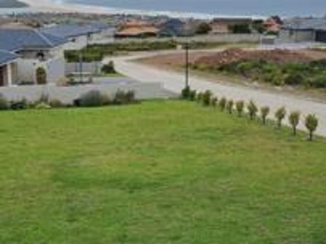 875 m² Land available in Jeffreys Bay Central