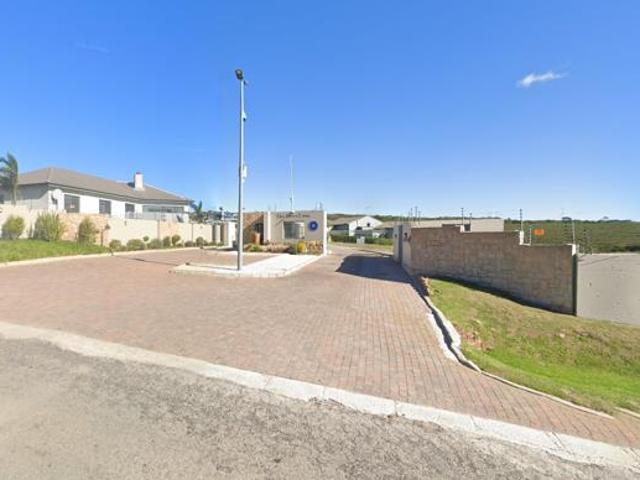 875 m² Land available in Jeffreys Bay Central