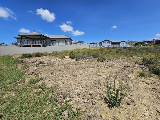 875 m² Land available in Jeffreys Bay Central