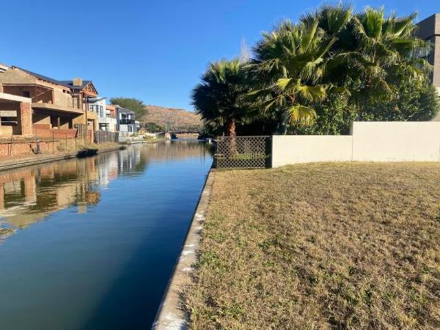 876 m² Land available in The Island Estates